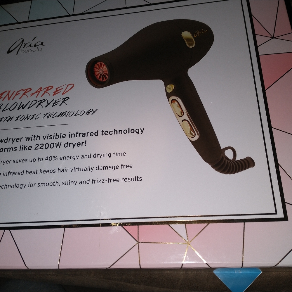 Aria hair dryer